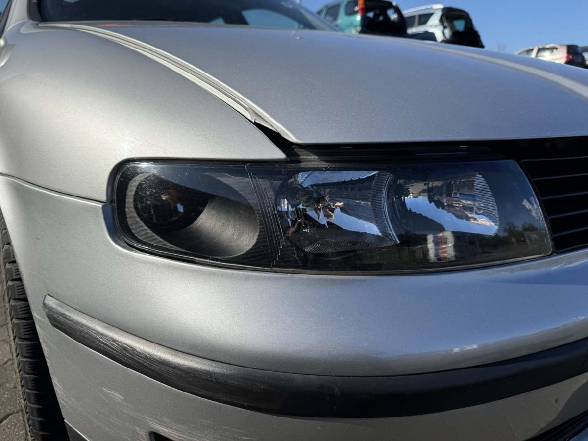 Seat Leon 1M Bj.2000 Scheinwerfer vorn rechts Halogen